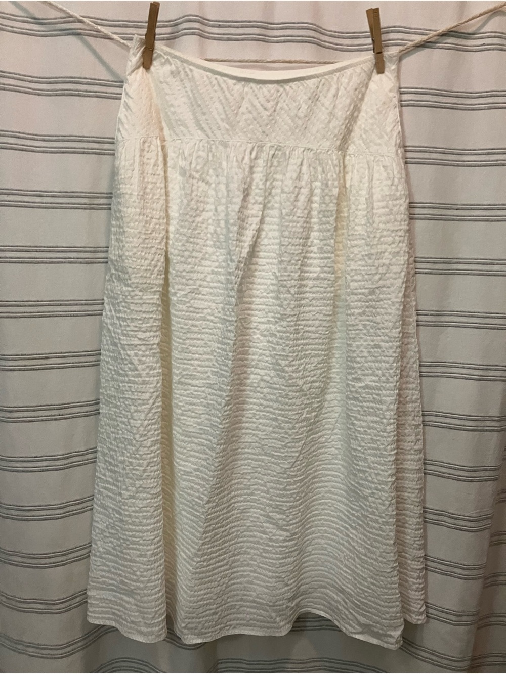 Uniqlo white midi skirt